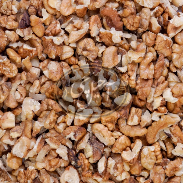 مغز گردو ایرانی شکسته