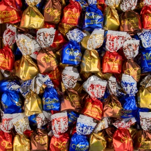 شکلات ویولتا یک سر پیچ فرمند