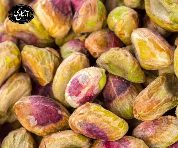 نحوه بسته بندی مغز پسته برای ارسال به شهرستان توسط آجیل چی